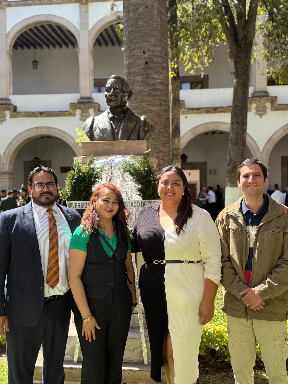 Foto del equipo de administración de la facultad